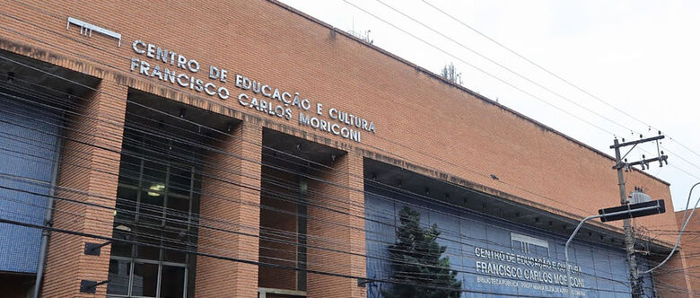 Moriconi recebe 'Comunidade do Conto 2025' com debate sobre Inteligência Artificial