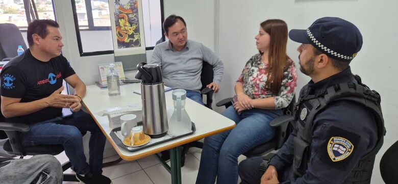 Vereador Marcel da ONG participa de reunião na Secretaria do Meio Ambiente com parlamentar de Itaquá