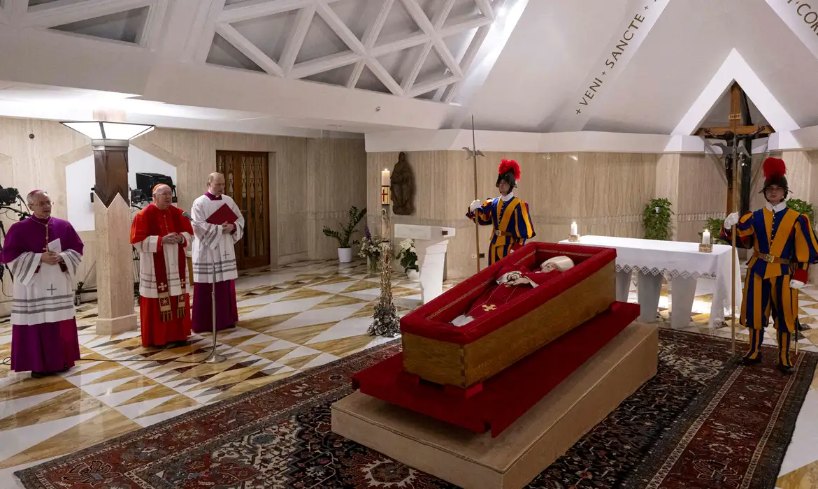 Mais de 128 mil pessoas já prestaram homenagens a Francisco