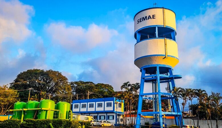 A economia é em comparação ao que seria gasto com o mercado cativo de energia