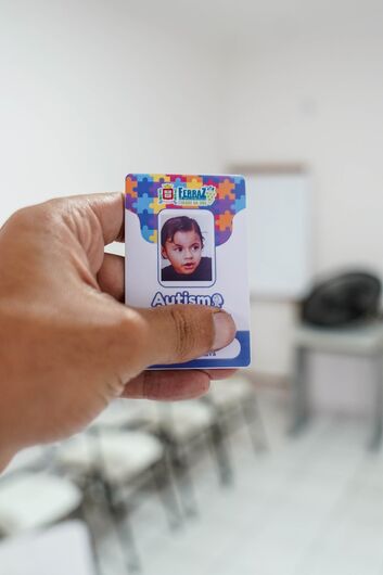 Ferraz emite 470 Carteirinhas do Autista em três anos