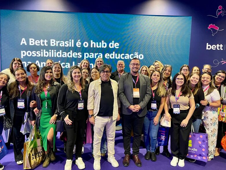 Profissionais da educação de Poá participam de congresso