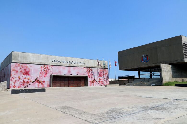 Críticas foram feitas durante sessão na noite desta quarta-feira (16)