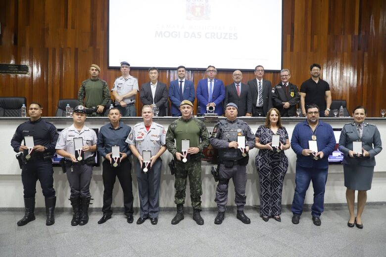Câmara entrega Medalha Tiradentes a profissionais da segurança em Mogi