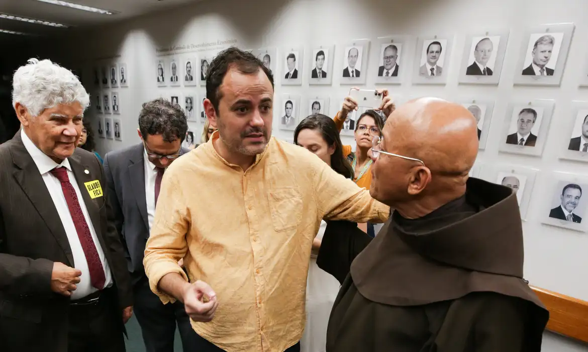 Greve de fome: Braga acampa na Câmara após Conselho votar cassação