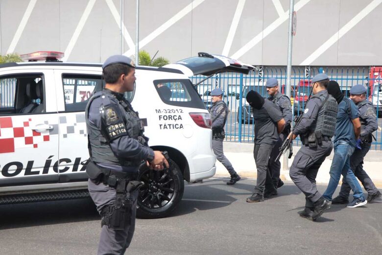 Polícia Militar realiza simulado em Suzano sobre roubo a carro-forte