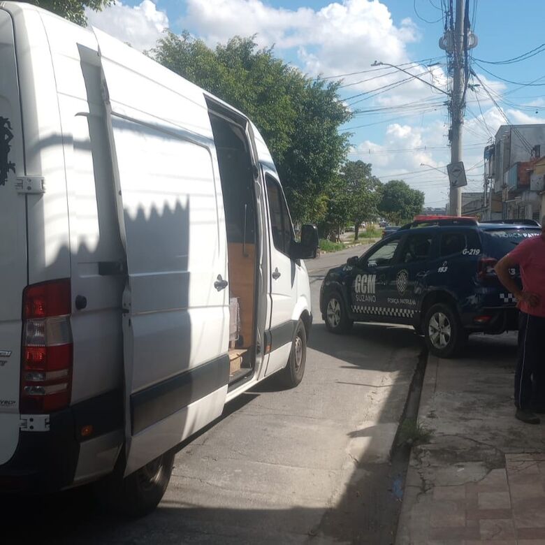 As ações resultaram na prisão de dois suspeitos e na devolução de uma carga avaliada em R$ 10 mil ao proprietário