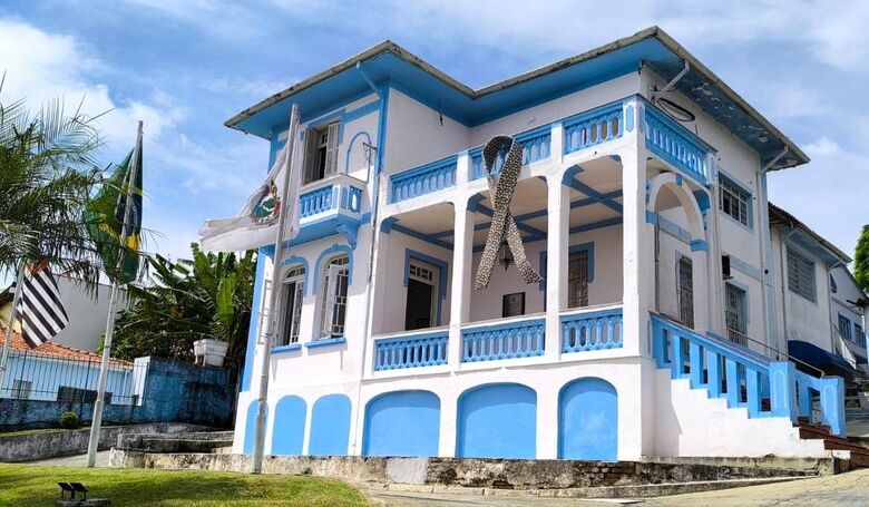 A suspensão do atendimento está prevista no Decreto Municipal nº 8.623/2025