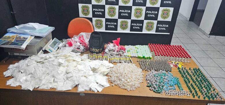 GCM localiza quase dez quilos de entorpecentes e prende procurado por tráfico e roubo