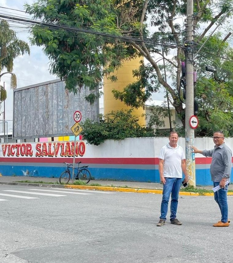 A Secretaria de Transporte e Mobilidade Urbana já possui projeto para implantação de mini-rotatória no cruzamento das ruas
