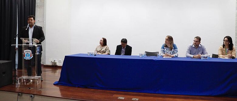 'Boa Visão' prevê mutirão de catarata para idosos e 27 mil consultas de alunos