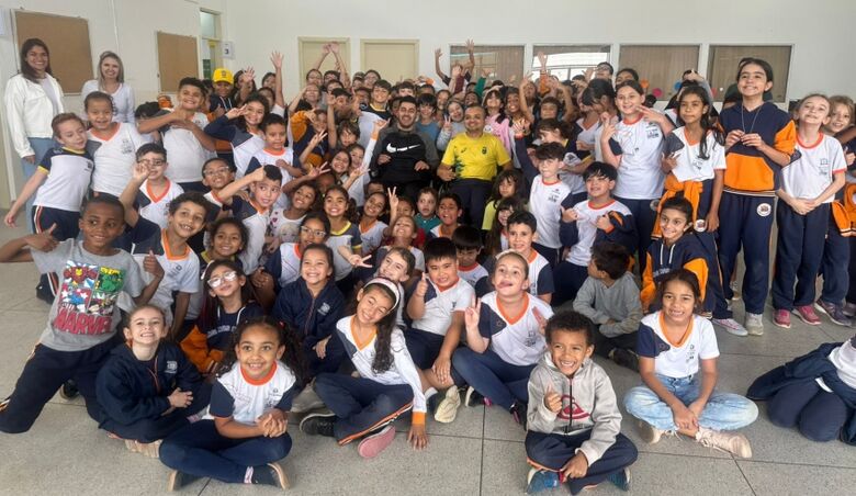 A ação continua nesta terça-feira (13/05), com a visita do projeto na escola municipal Professora Ana Maria Barbosa, no Botujuru