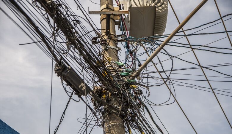 Empresa tem 30 dias para apresentar um plano detalhado de manutenção da fiação urbana