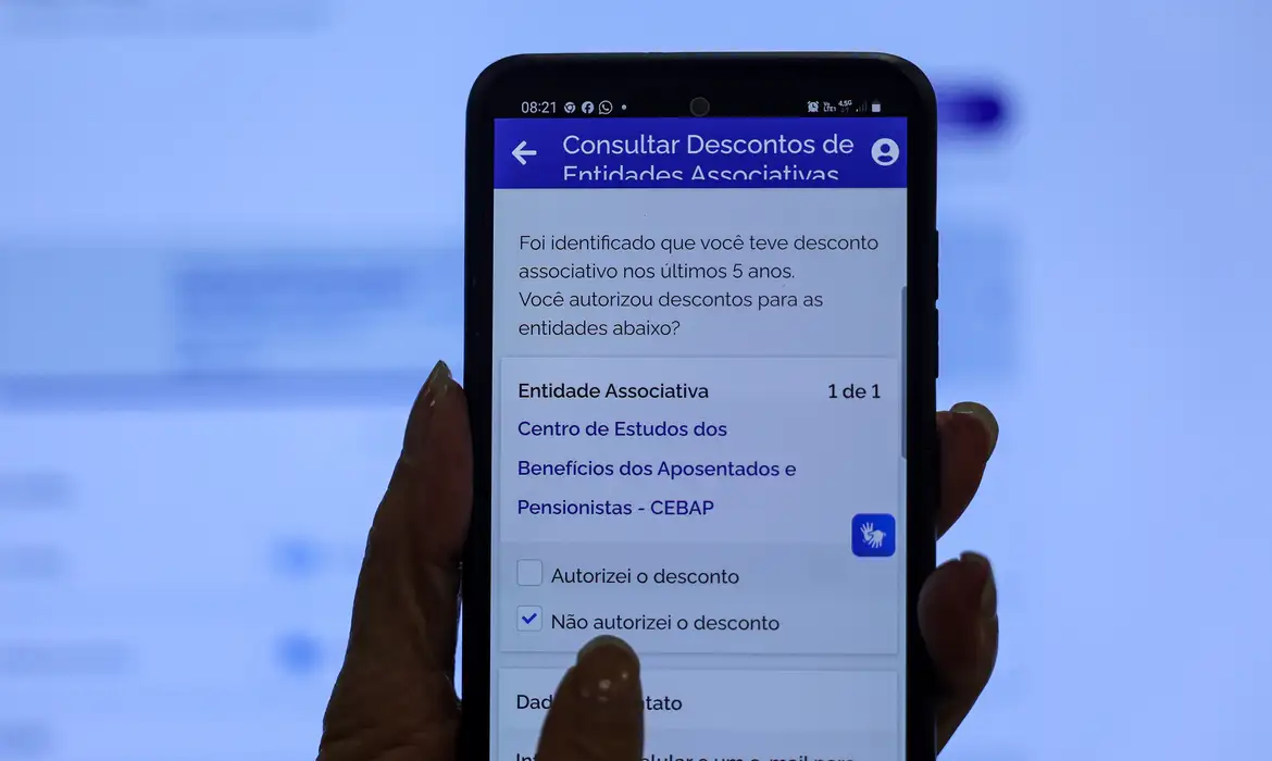 Cerca de 9 milhões de pessoas começaram a ser notificadas na terça