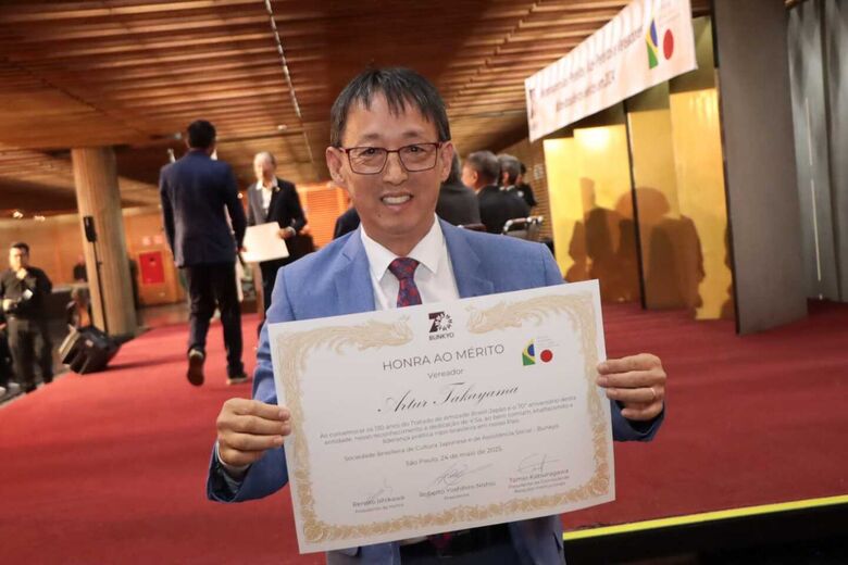 Artur Takayama recebe homenagem do Bunkyo de São Paulo