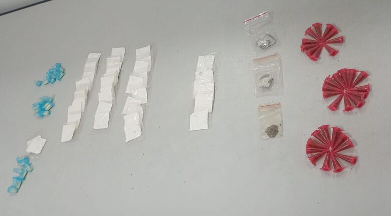 GCM localizou sacola contendo entorpecentes 