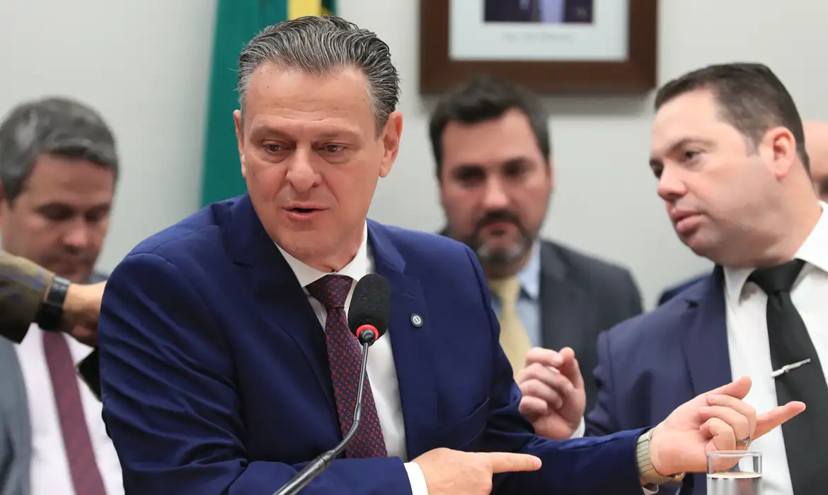 Ministro da Agricultura participa de audiência na Câmara