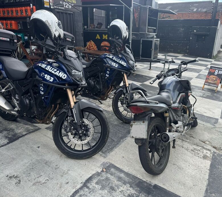 GCM apreende motocicleta irregular e recupera celular furtado em Suzano