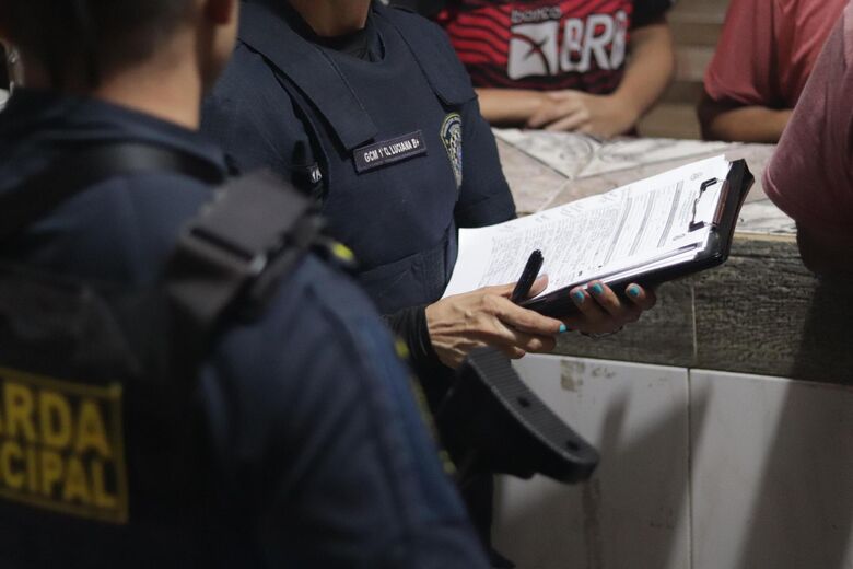 'Operação Cidade e Ordem' dispersa aglomerações e notifica comércios em bairros de Suzano