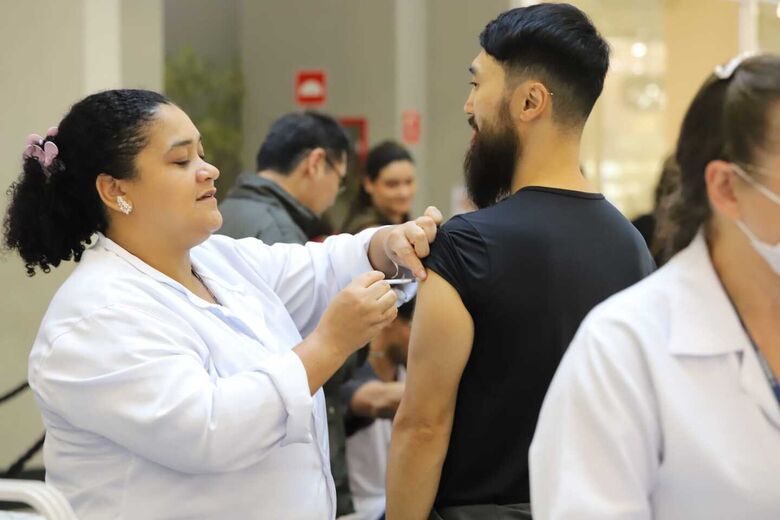 Saúde aplica 2.612 doses de vacina contra a gripe durante mutirão