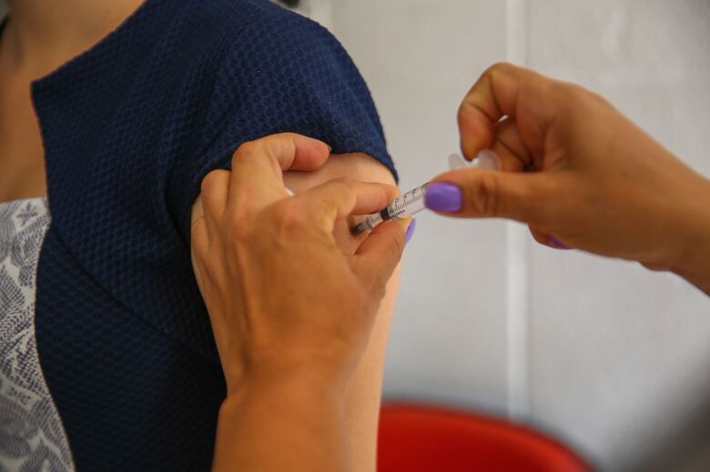 Poá amplia cobertura vacinal com Dia D contra a Gripe