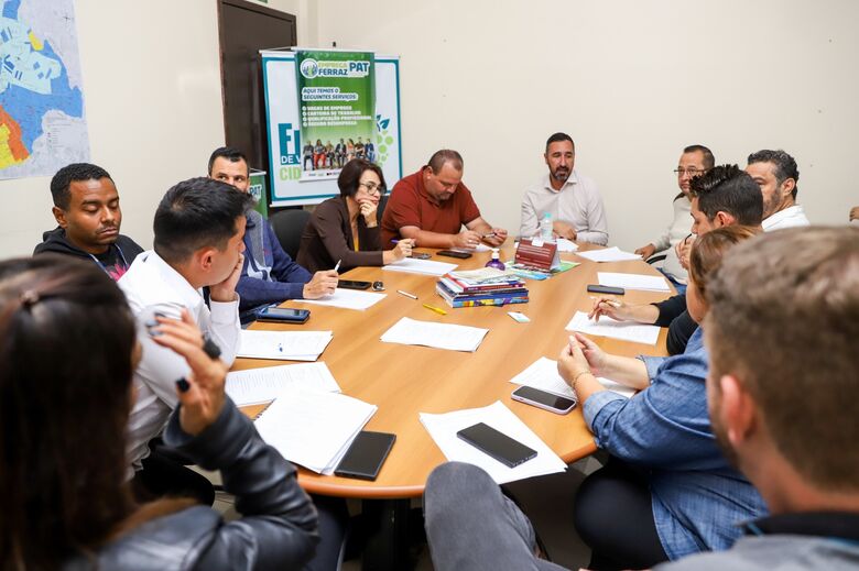 Reunião do grupo 'Centro Mais Vivo' define 24 propostas de atuação em Ferraz