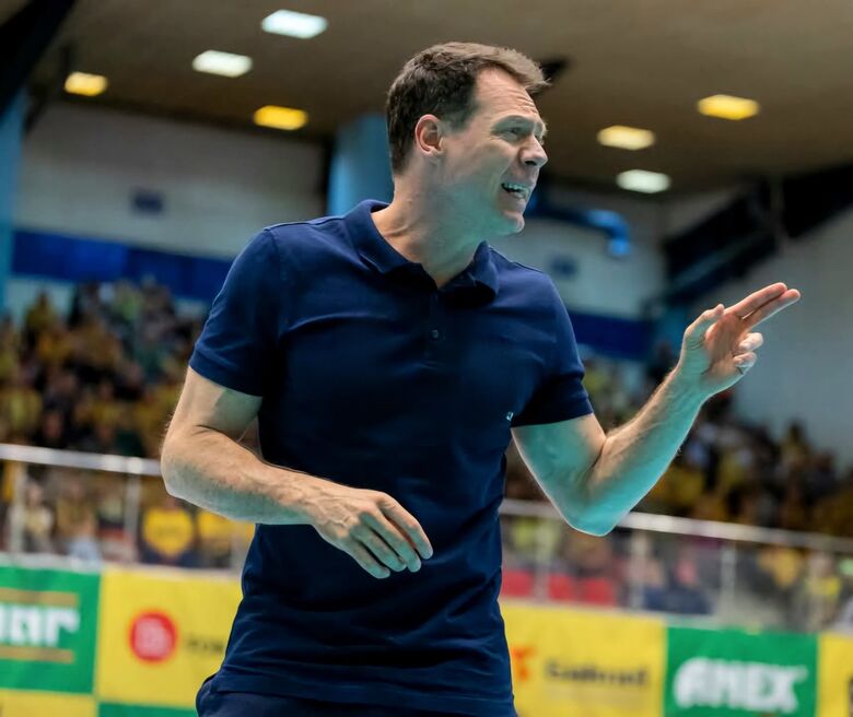 Natural de Mirandópolis (SP), o treinador chega ao Suzano após dirigir o KS Norwid Czestochowa, da Polônia