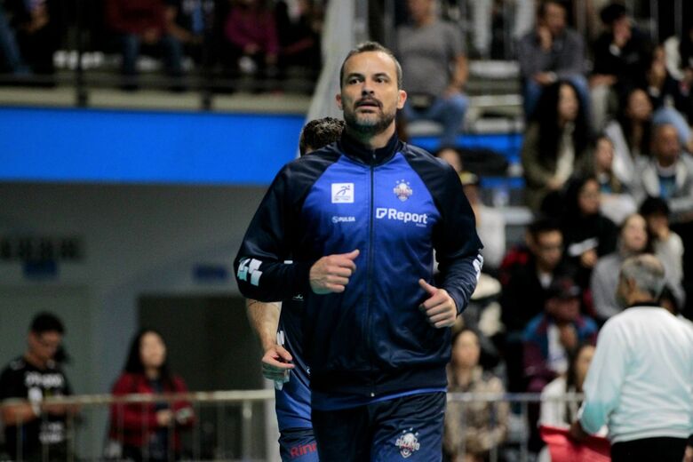 Suzano Vôlei confirma permanência do central Riad para 2025/26