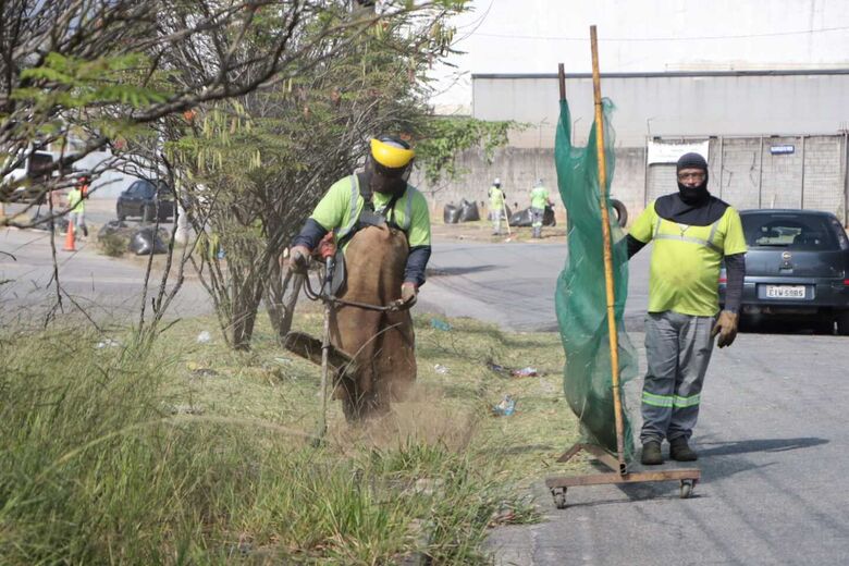 Ações de zeladoria alcançam mais de 20 localidades de Suzano nesta semana