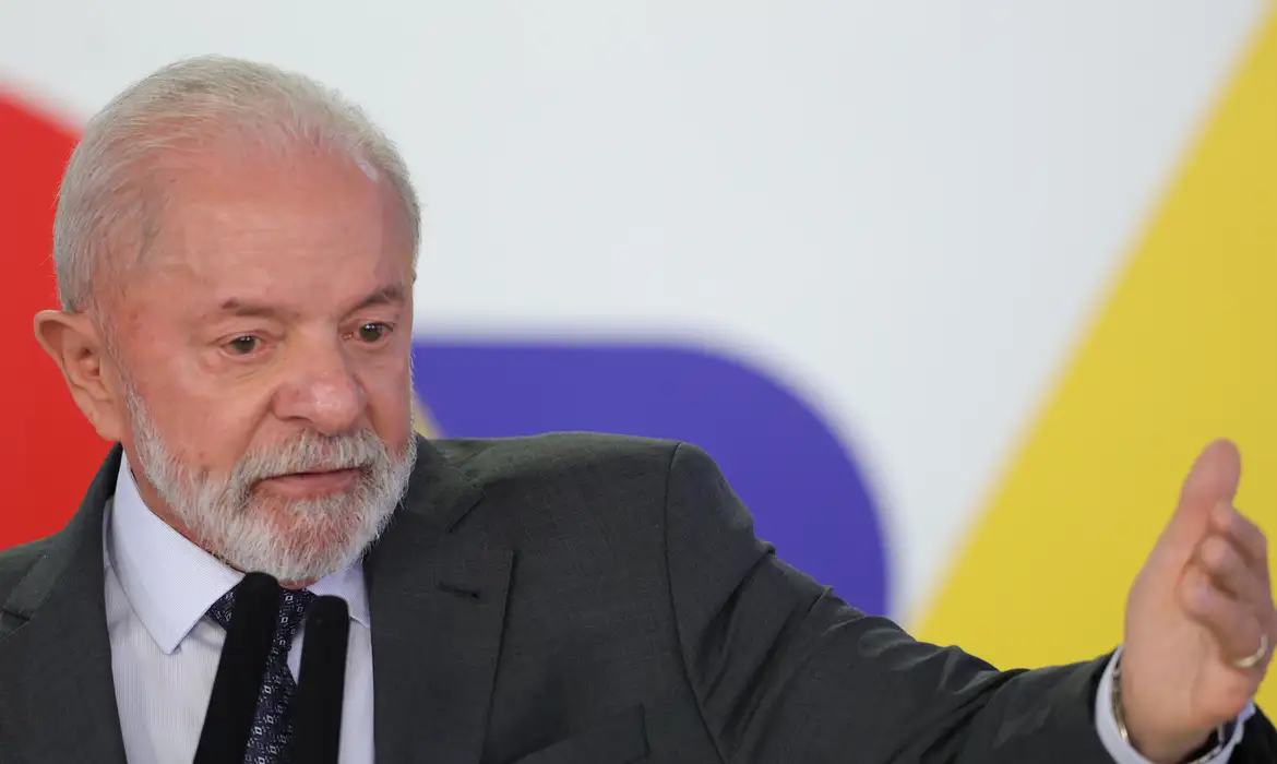 'O mundo ainda não está preparado para viver sem o petróleo', diz Lula