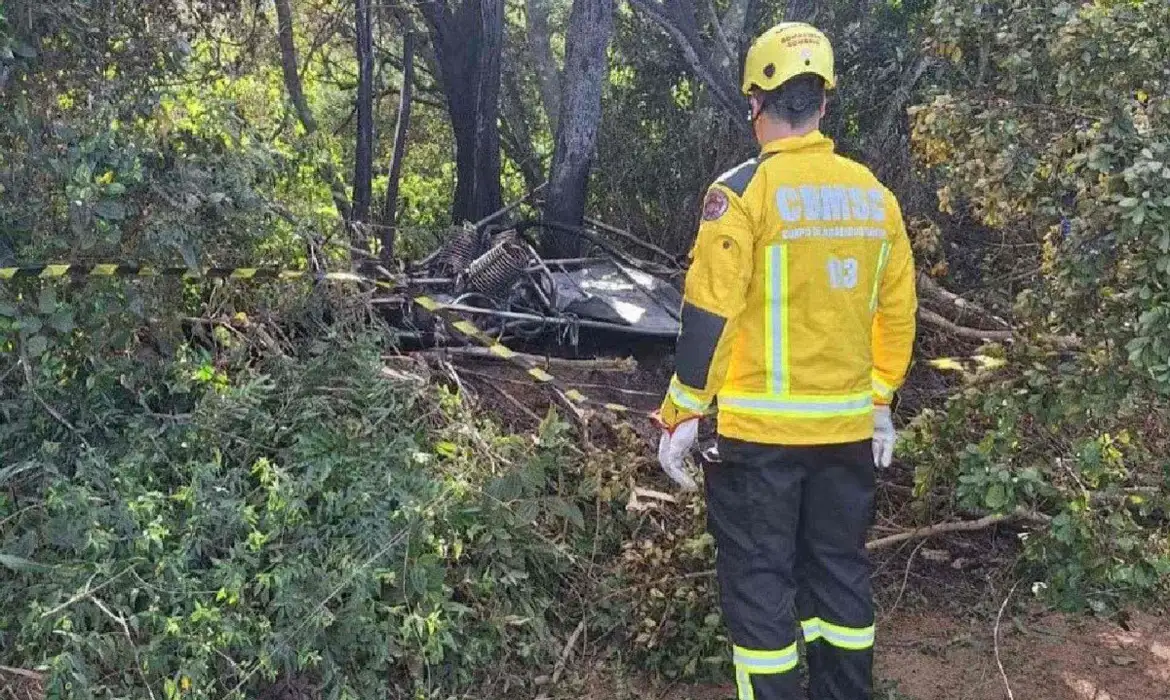 Balão pega fogo e cai em SC; 8 pessoas morrem e 13 sobrevivem
