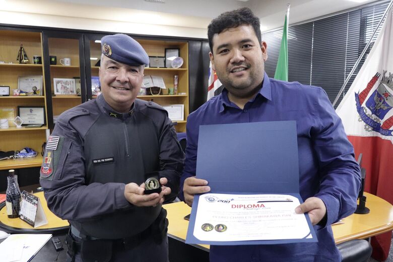 Pedro Ishi é homenageado com medalha do 32º Batalhão da PM