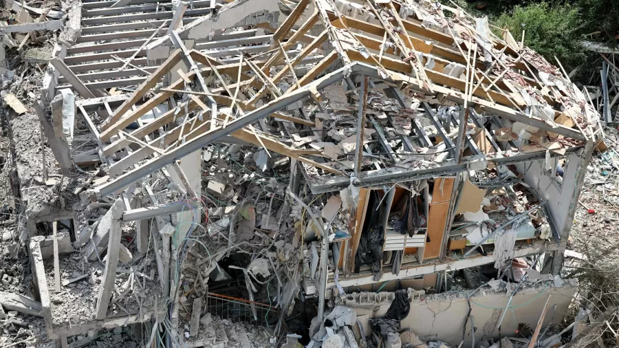 Casa destruída em Israel após ataque do Irã