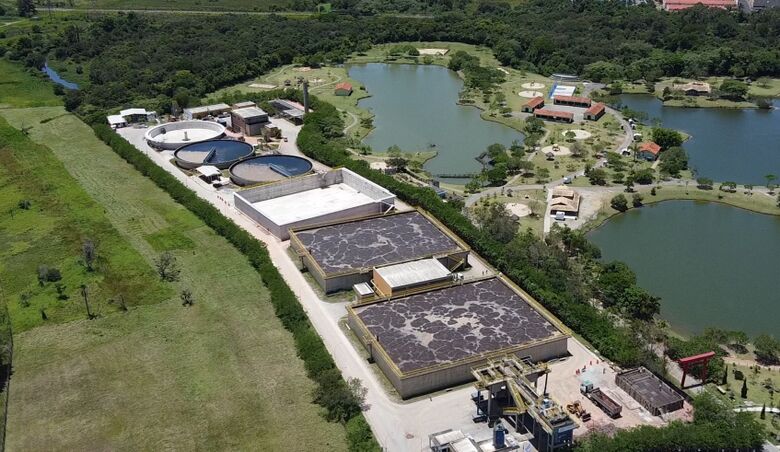 Serviços foram paralisados em abril do ano passado