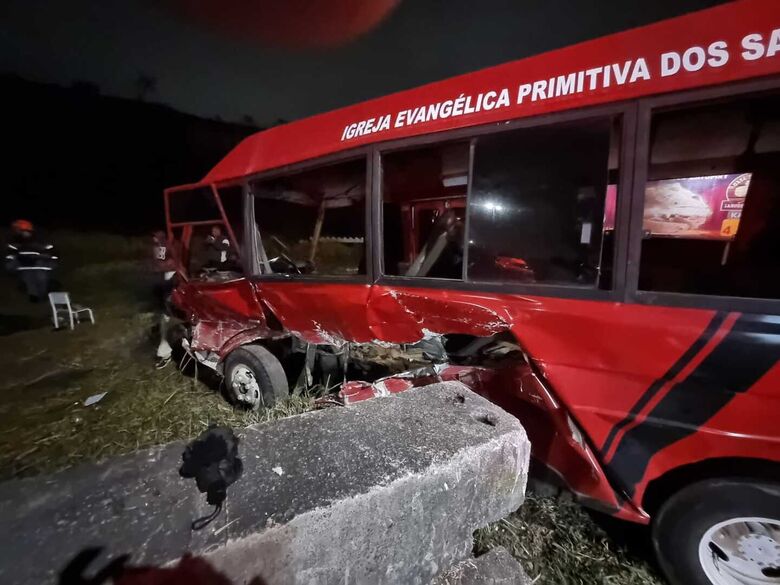 Samu de Mogi atende ocorrência de acidente envolvendo 14 vítimas