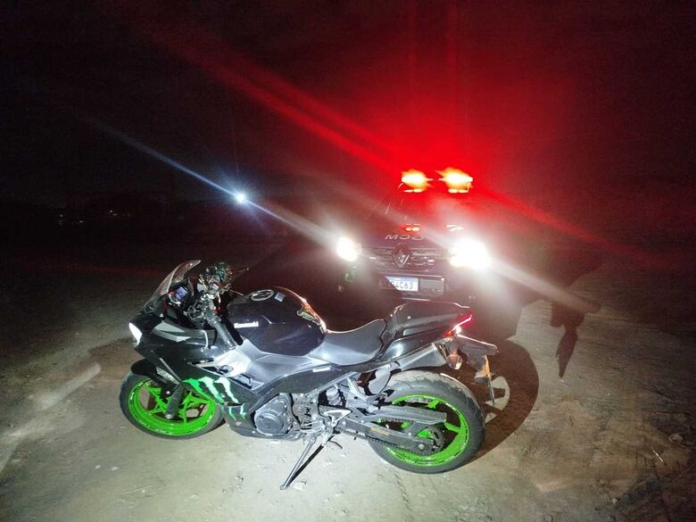 GCM recupera veículos roubados e apreende moto irregular