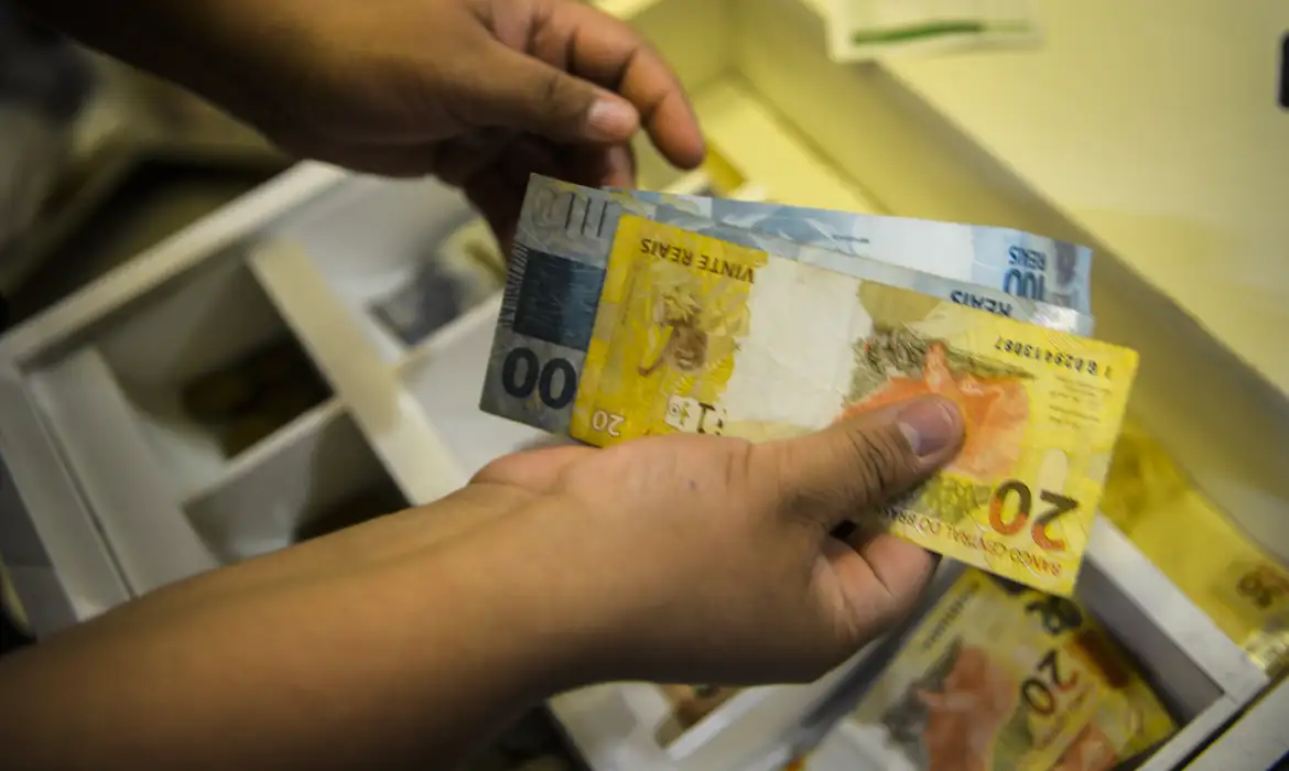 Expectativa para inflação cai de 5,46% para 5,44%