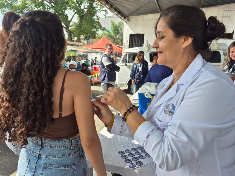 Suzano vacina 293 pessoas contra a gripe durante ação no Largo da Feira