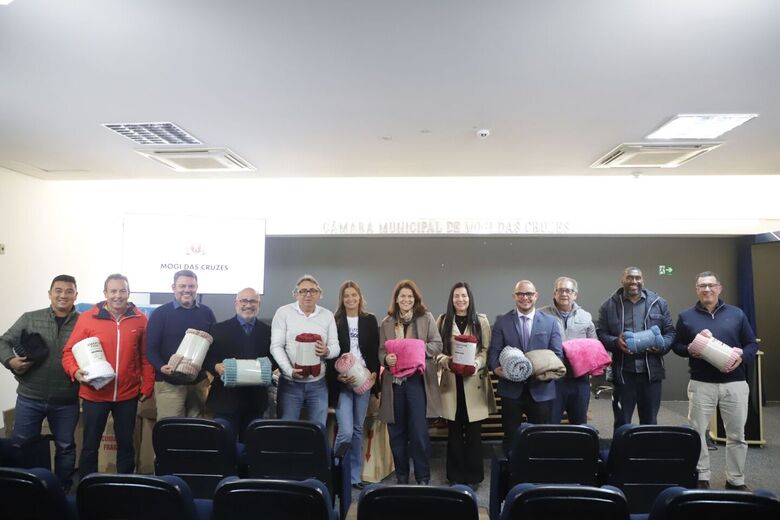 Câmara doa 400 cobertores ao Fundo Social de Mogi como parte da Campanha do Agasalho