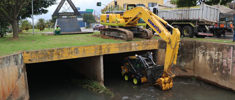 Em Suzano foram realizadas 24 ações, que retiraram 793 toneladas de sedimentos, lixo e outros materiais do fundo de rios e córregos