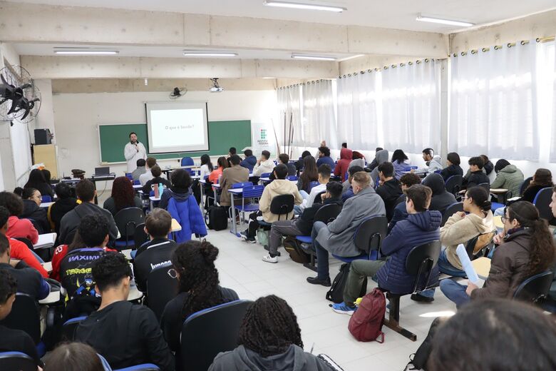 Meio Ambiente promove palestra e oficina para estudantes e professores da Etec