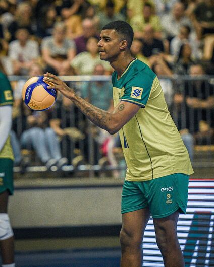 Com passagem pela Seleção Brasileira de Novos em 2024, o jogador nascido no Rio de Janeiro (RJ) soma experiências 