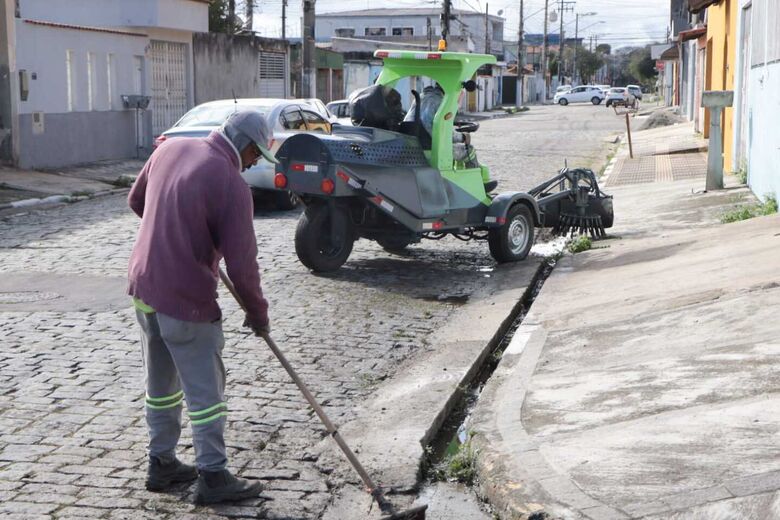 Ações de zeladoria alcançam mais de 20 localidades de Suzano nesta semana
