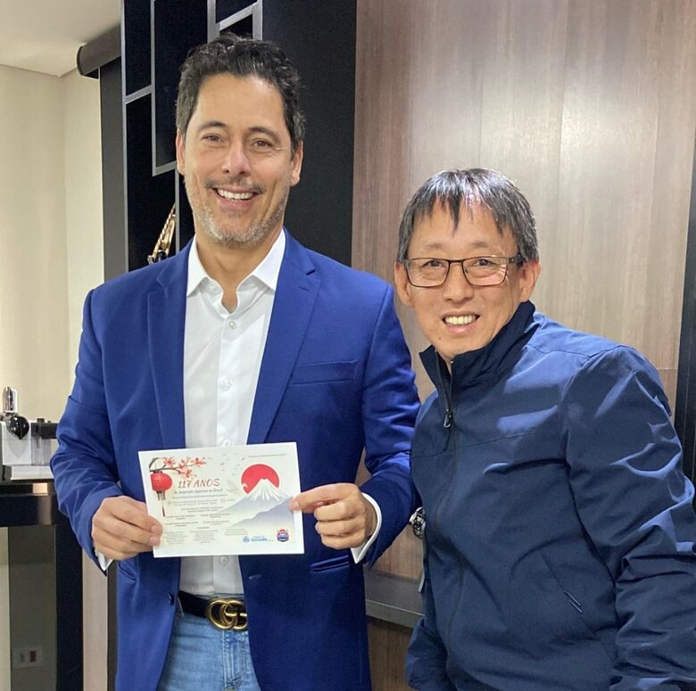 Márcio Alvino recebe convite para sessão solene dos 117 anos da Imigração Japonesa 
