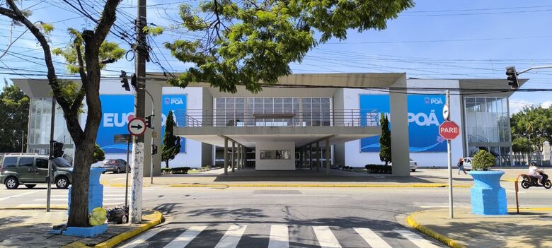 Com cerca de 2 mil vagas oferecidas por empresas da cidade e região, a Prefeitura de Poá realiza, nesta terça-feira (17), das 9h às 16h, mais uma edição do Feirão do Emprego. O evento acontecerá na Praça de Eventos, localizada na avenida Antônio Massa, 15