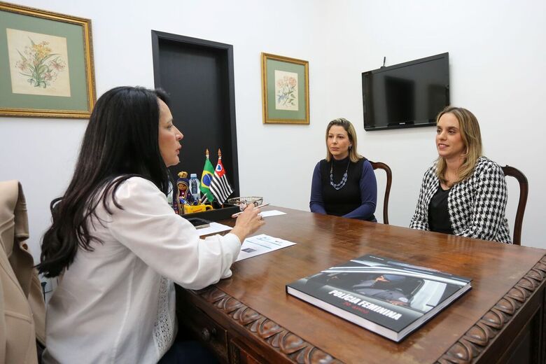 Primeira-dama de Suzano se reúne com Cristiane Freitas e aborda novas parcerias 