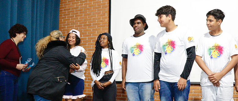 35 anos do ECA é celebrado com arte e lançamento de cartilha em Suzano