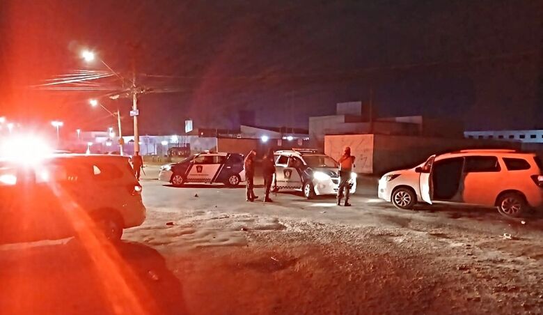 Guarda Civil Municipal localiza veículo roubado e prende dois suspeitos em Jundiapeba