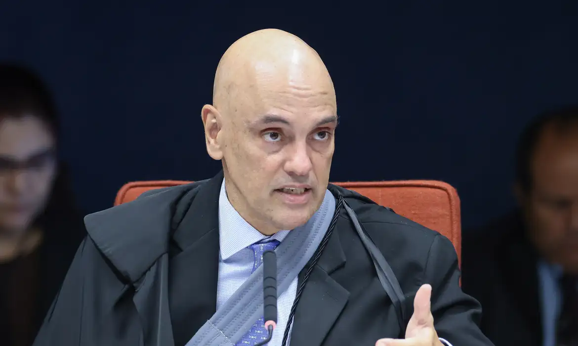 Moraes: Bolsonaro pode ser preso se usar rede social de outras pessoas