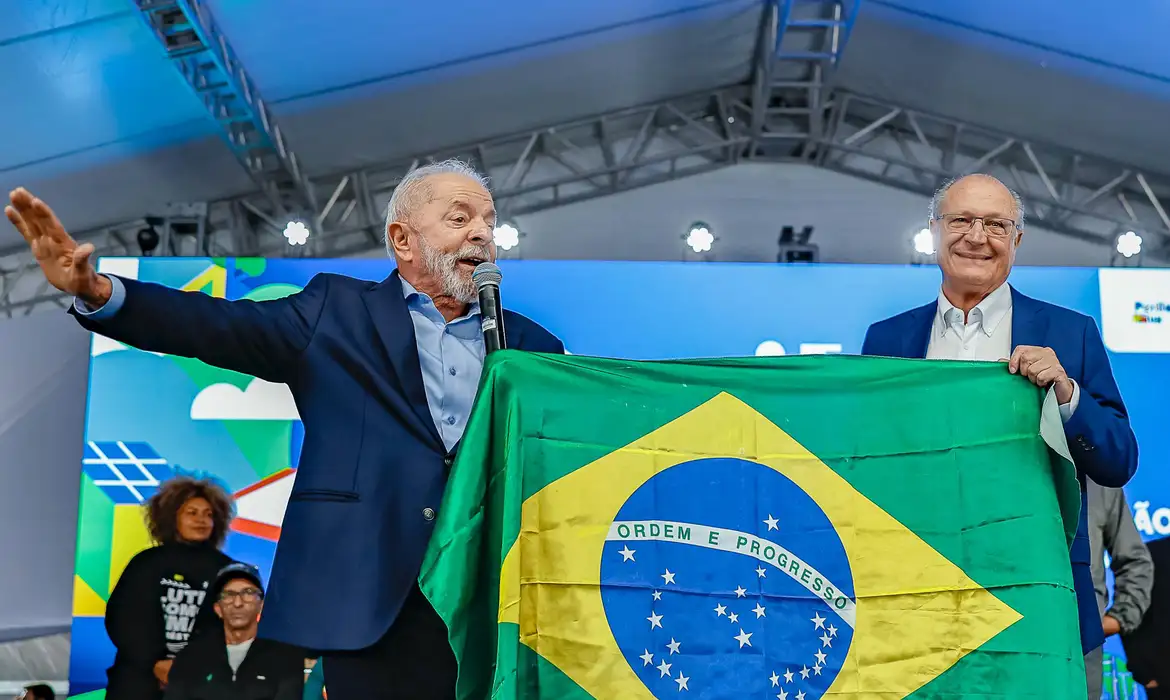 Lula anuncia programa que investirá R$ 4,67 bilhões em bairros pobres